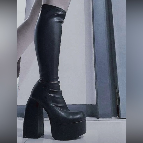 High platform boots - Picture 4 of 7